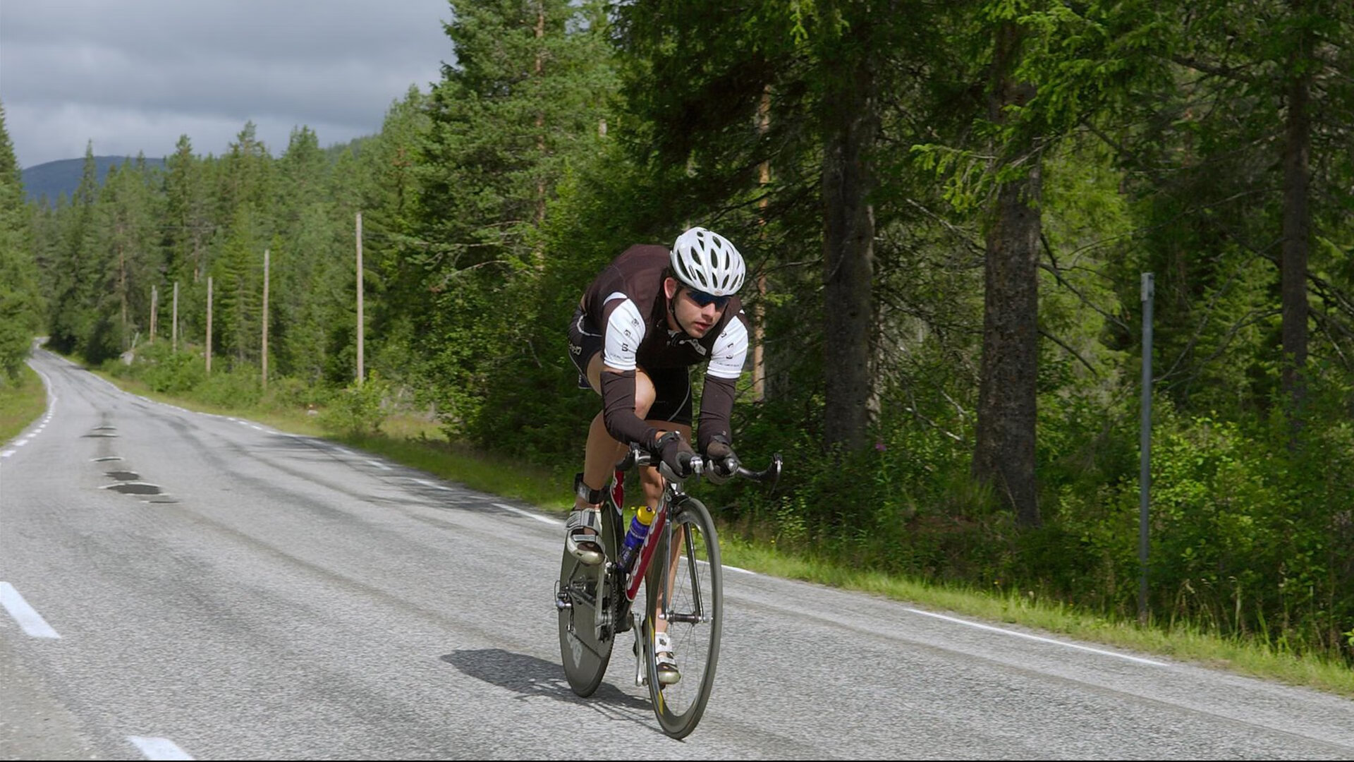 姆巴佩新星表现优异表现突出，塞尔维亚队前途光明！赢得满堂喝彩