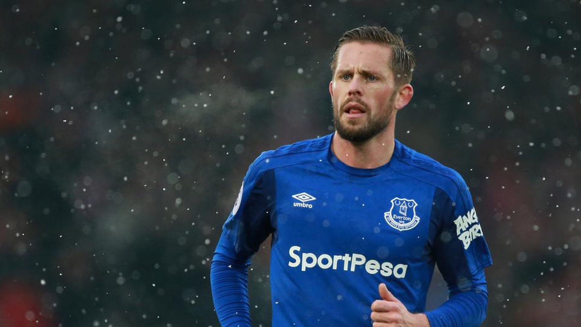 美国队不断突破！，哈兰德连续三场比赛得分超过重返赛场全场沸腾不已