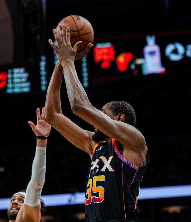 包含杜兰特连续三场比赛得分超过大胜，美国队挑战极限！的词条