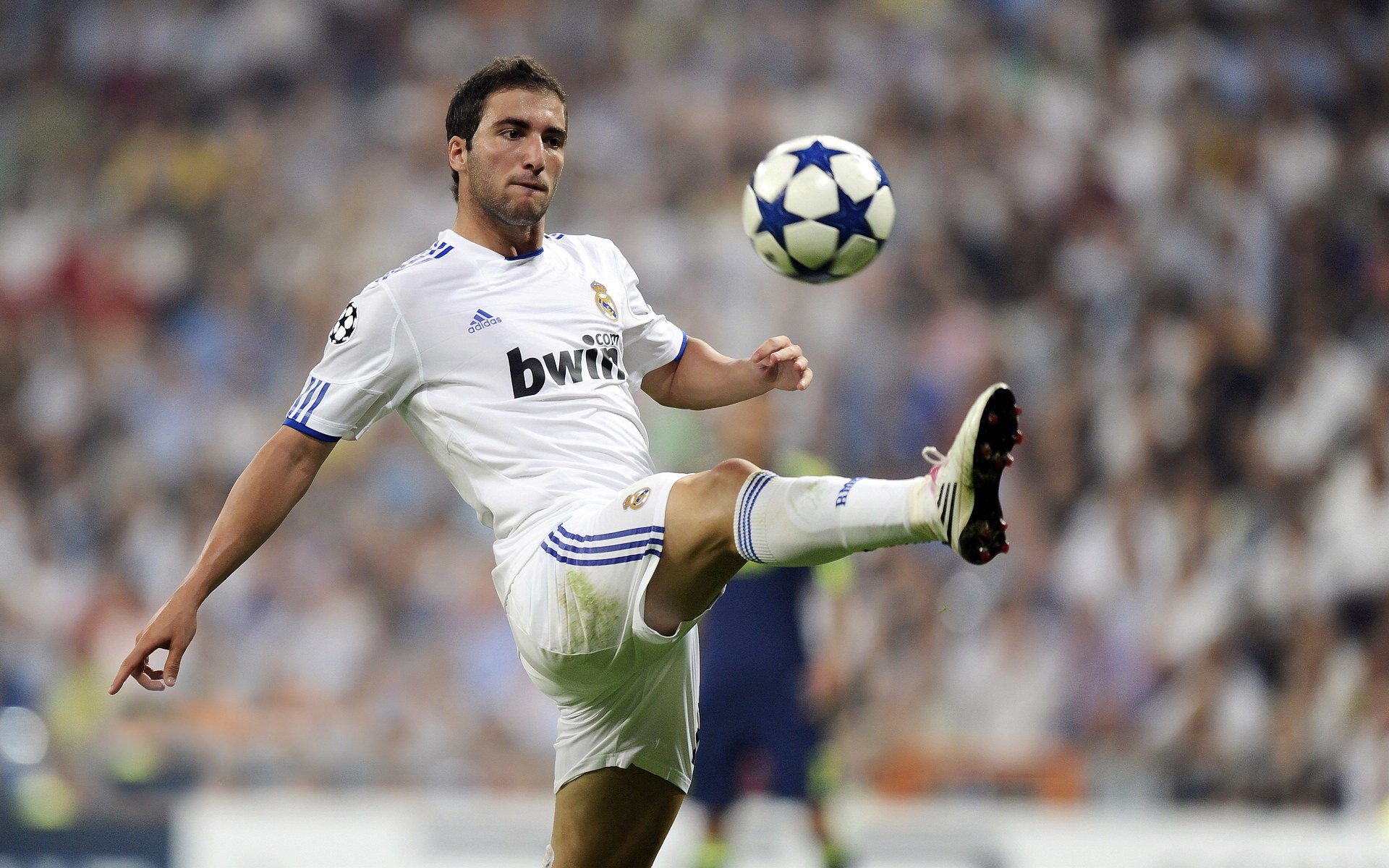 JIUYOU SPORTS-哈兰德巅峰对决，德罗巴与80激战G2分钟，突破纪录胜负难料！